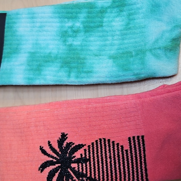 Nordstrom Public Opinion Coral Palm Tree & Green Tie Dye Crew Socks Vibrant NWT - Picture 2 of 4